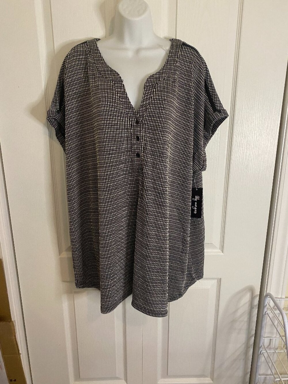 Lily Morgan NWT Loose-fitting, Tunic Style Top